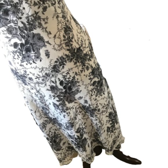 M Colloection Floral Dress - Picture 3 of 8